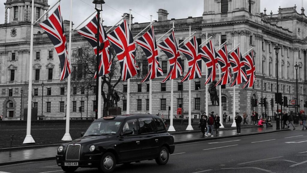 Austria’s BitPanda Secures FCA Approval in UK, Plans to Offer ‘Set-and-Forget