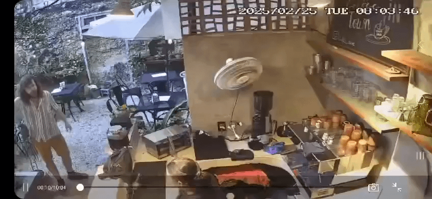 Foreign activist causes damage and intimidates employed in a cafeteria in Mérida, Mexico, annoyed by the volume of music in the premises.