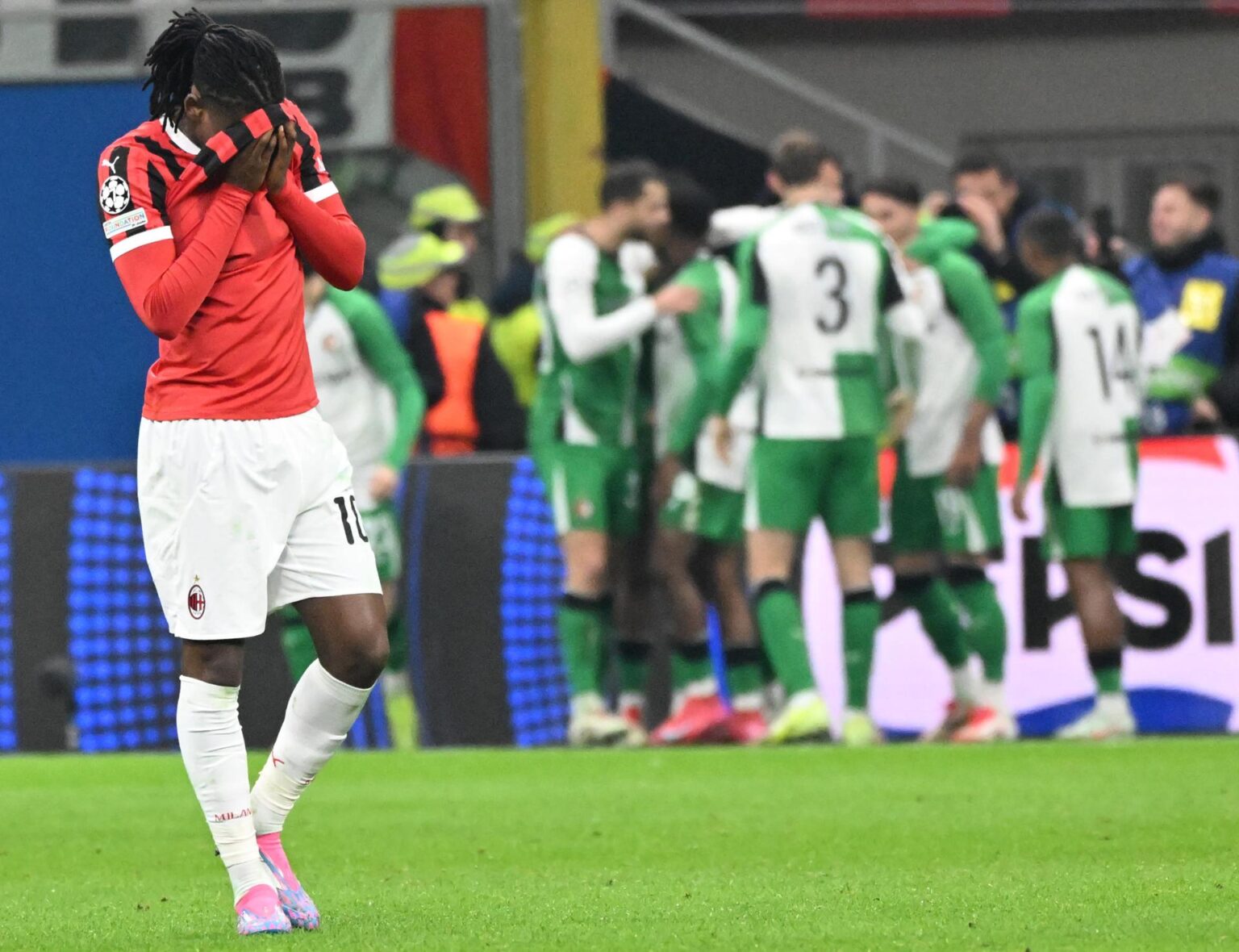 !taly is practically out of the race for an extra Champions League spot. EFE