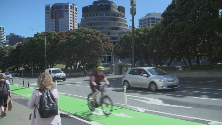 An Otago University study showed billions of healthcare dollars could be saved if the New Zealand population switched short car trips to walking or cycling. 