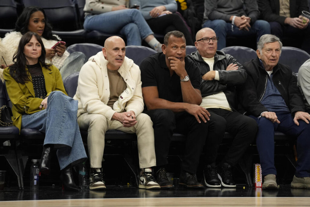 Alex Rodriguez makes half-court shot, wins Bucknell student $10,000