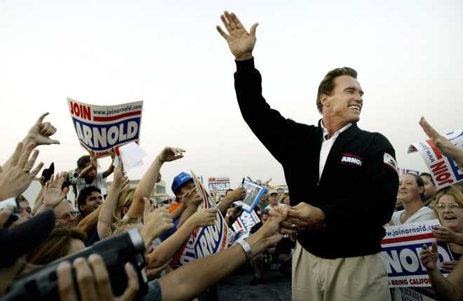 SAN BERNARDINO, CA - OCTOBER 6:  Republican gubernatorial candidate Arnold Schwarzenegger greets supporters during a rally October 6, 2003 in San Bernardino, California. With one day remaining before the October 7 recall election of Gov. Gray Davis, Schwarzenegger embarked on a one-day fly-around through California.  (Photo by Robert Galbraith-Pool/Getty Images)