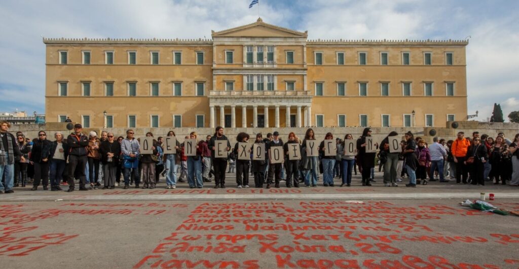 Damn to Social Media with Deree student: "And if I had a relative in Tempi I would vote for my family" (Video) | Pandora's box