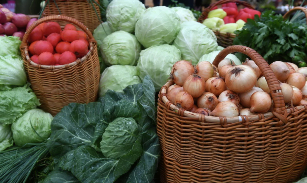 Cabbage from Albania and North Macedonia enters the markets, apple prices weaken – weekly market report • EastFruit