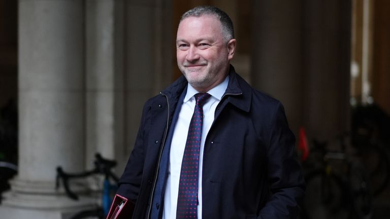 Environment Secretary Steve Reed arrives in Downing Street, London, for a Cabinet meeting. Picture date: Tuesday January 21, 2025.