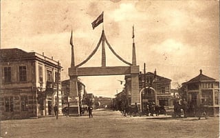Old vs new (Porta Macedonia)