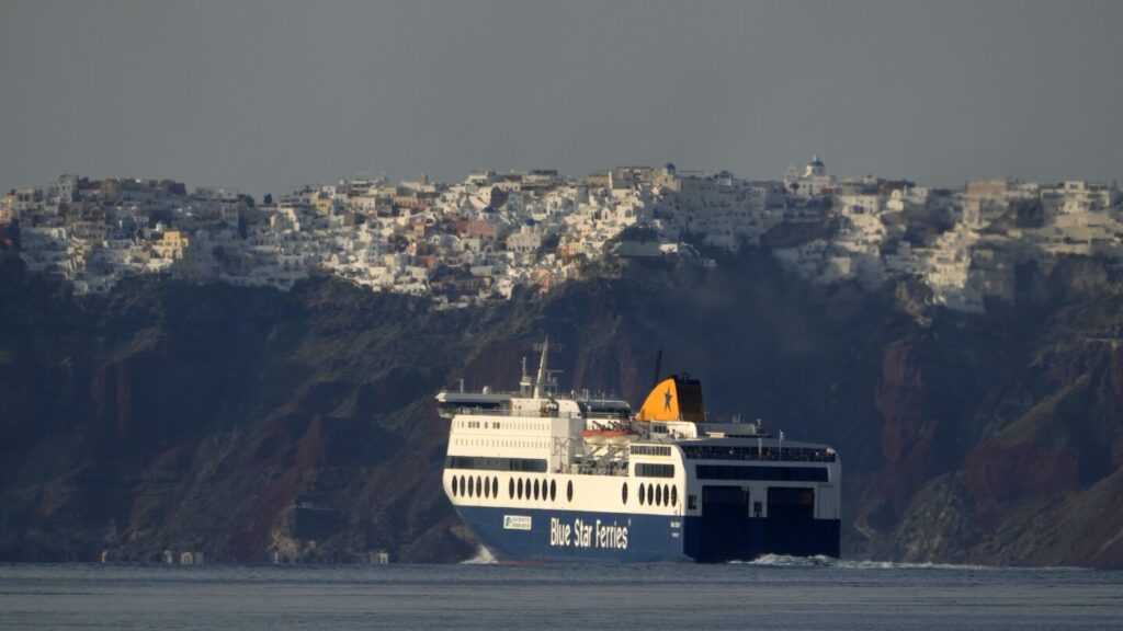 Santorini earthquakes are decreasing but outlook is uncertain, top Greek scientist says Santorini earthquakes are decreasing but outlook is uncertain, top Greek scientist says