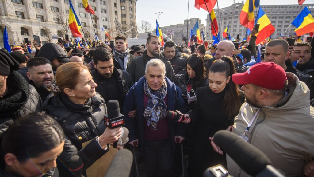 Thousands rally in Romania's capital to support far-right Georgescu after annulled presidential race