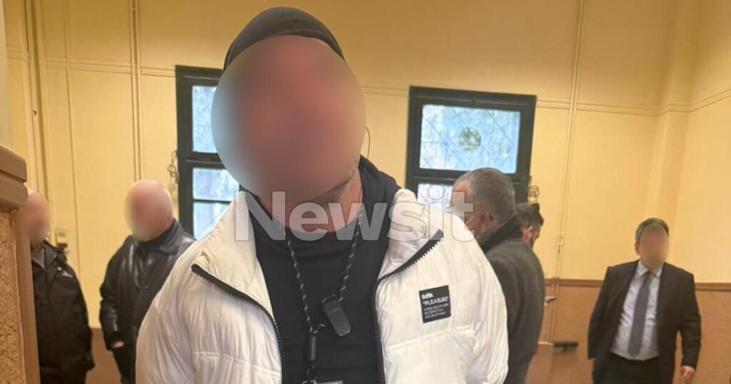 After prison, a police officer who was accused of issuing the 19 -year -old in Ilioupoli returned to his service After prison, a police officer who was accused of issuing the 19 -year -old in Ilioupoli returned to his service