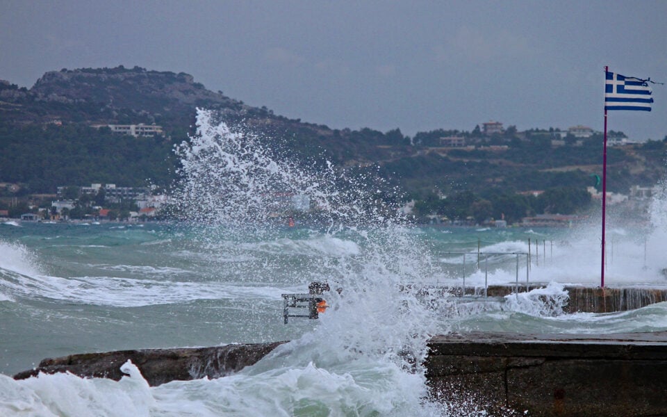 Greece faces strong winds, cold temperatures