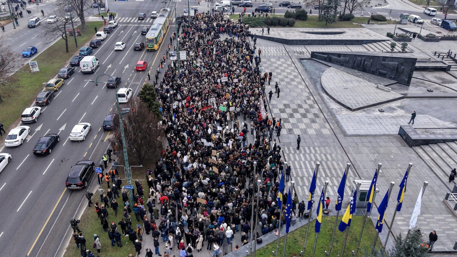 Bosnian students rally for justice, drawing inspiration from anti-graft struggle in Serbia Bosnian students rally for justice, drawing inspiration from anti-graft struggle in Serbia