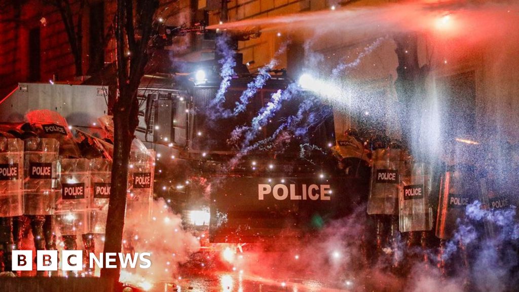 Protesters demand Western path not Russian past