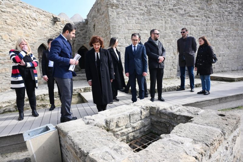 North Macedonia’s president visits Ateshgah Temple in Baku