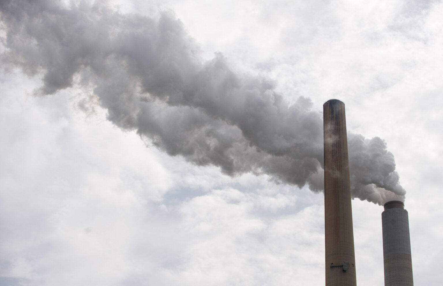 Power plant smokestack pollution