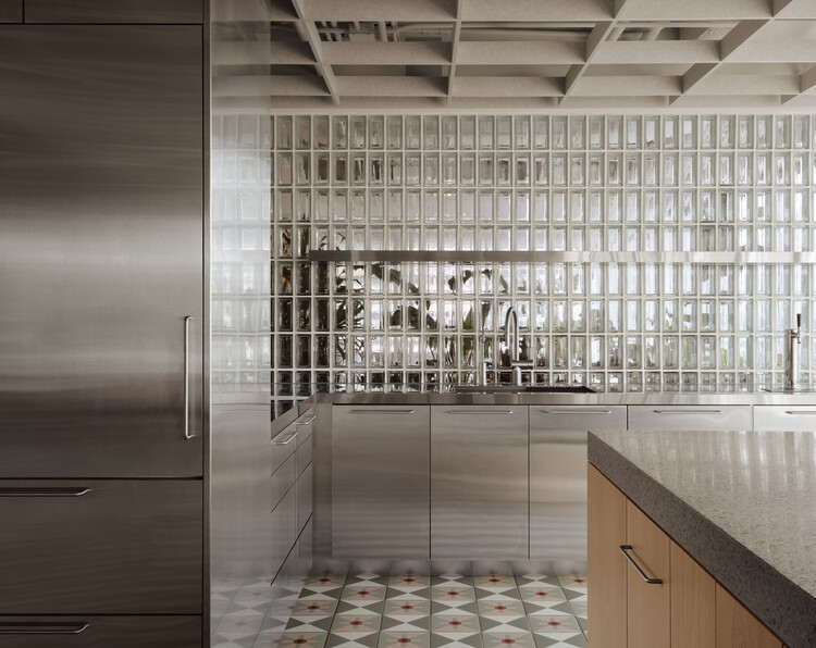 TEC Energy Office / MRDK - Interior Photography, Kitchen, Countertop, Glass