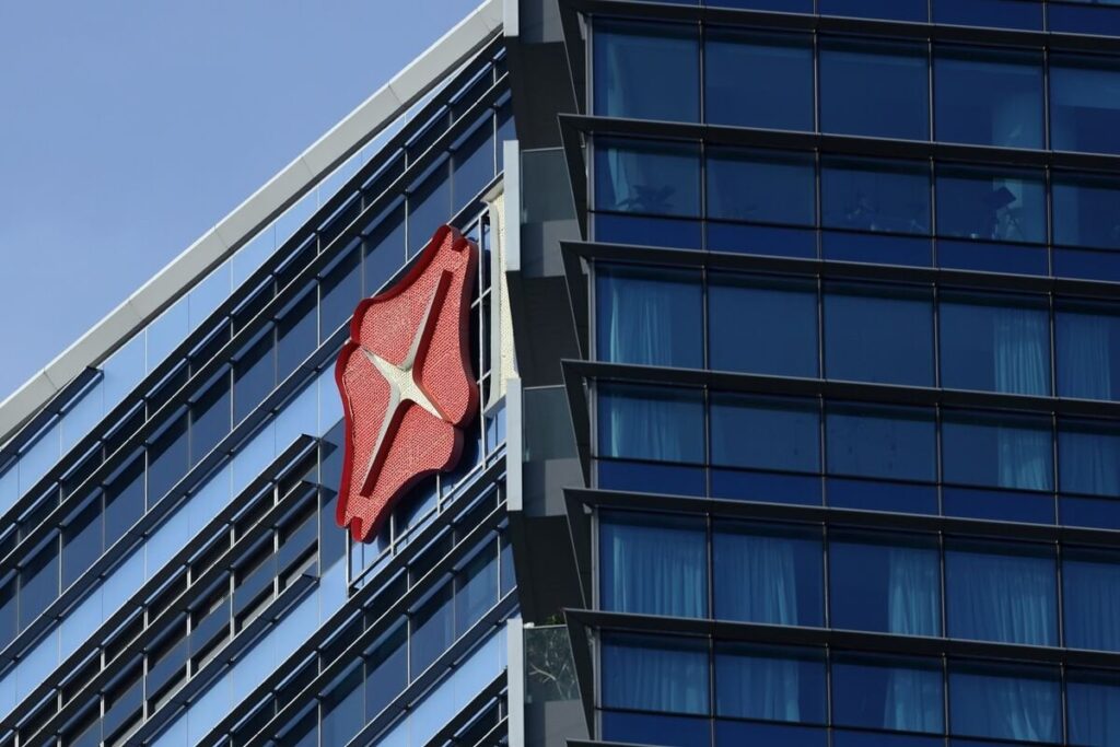 SInapore's DBS Sees 4,000 Temp Jobs Cut as AI Replaces Roles
