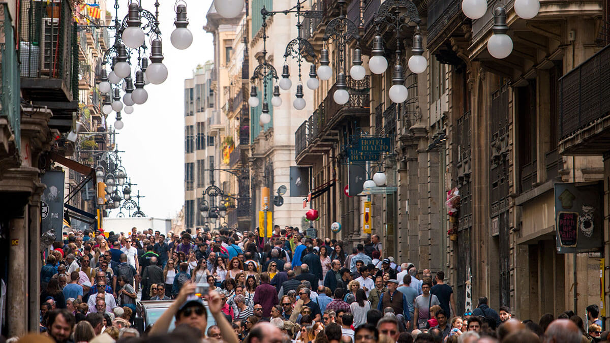 La Comunidad de Madrid y Cataluña congregaron a más de 90.000 ciudadanos de los 237.000 nacionalizados desde 2028 - <a  data-cke-saved-href="https://depositphotos.com/es/?/" href="https://depositphotos.com/es/?/">Depositphotos</a>