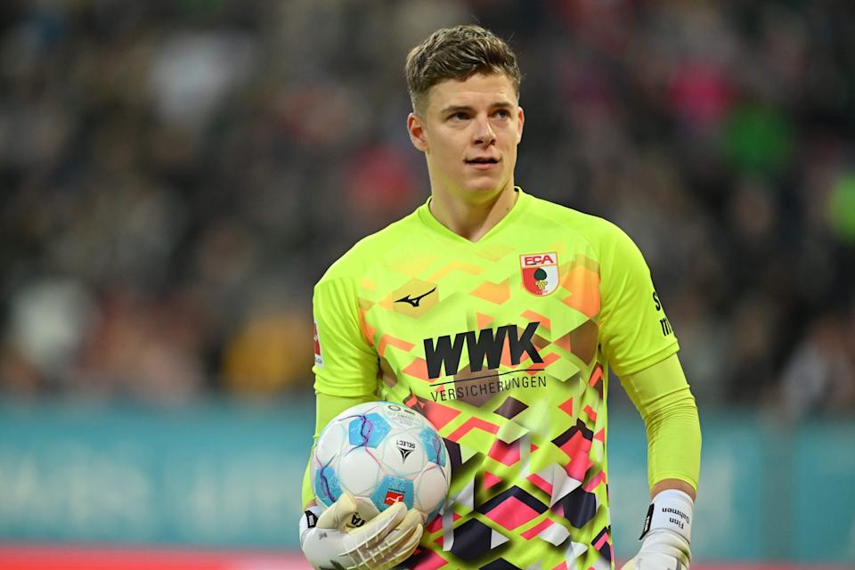 Finn Dahmen makes Augsburg history with fourth consecutive clean sheet