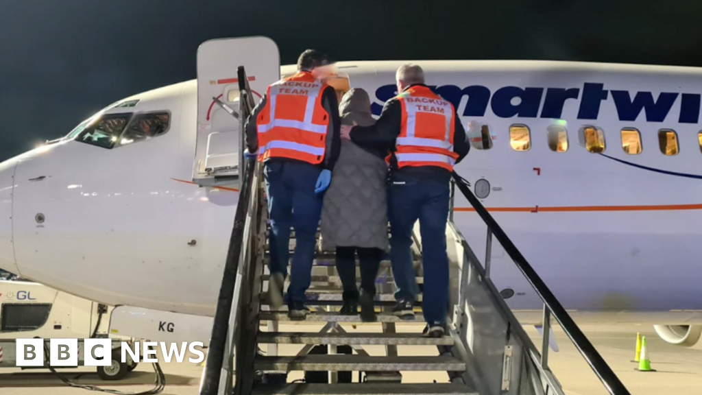 Thirty-two people deported to Georgia on Irish chartered flight