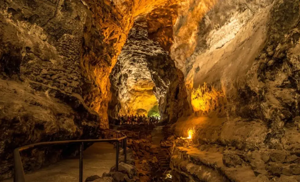 Beneath ocean: World’s longest volcanic tunnel has hidden secret in Spain Beneath ocean: World's longest volcanic tunnel has hidden secret in Spain