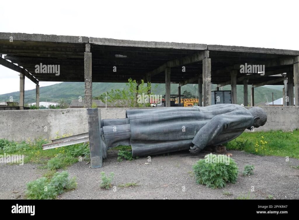 Can anyone help me find out the exact location of the Stalin statue in  Berbuki, Georgia?!