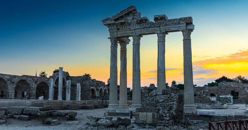 The unusual law that bans 1 common type of shoes in Greece | Travel News | Travel The unusual law that bans 1 common type of shoes in Greece | Travel News | Travel