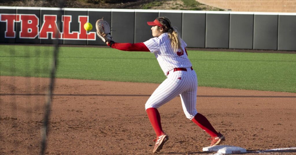 Nebraska softball bounces back, snags game one of series against Minnesota | Sports