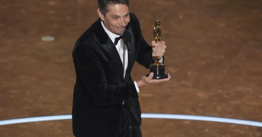 Sean Baker wins original screenplay Oscar for ‘Anora’ | Ap-entertainment Sean Baker wins original screenplay Oscar for 'Anora' | Ap-entertainment