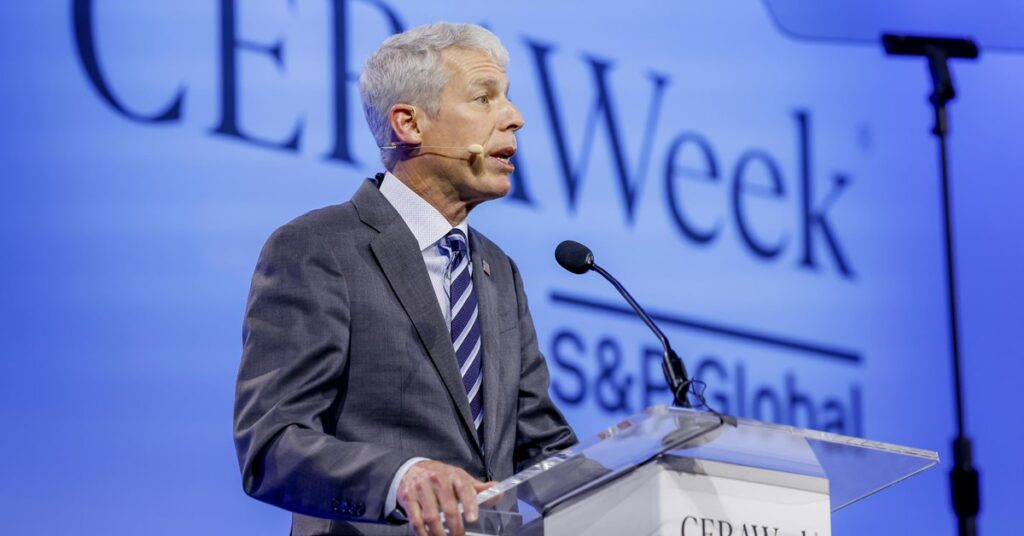 US Energy Secretary and oil industry leaders call for a r… US Energy Secretary and oil industry leaders call for a r...