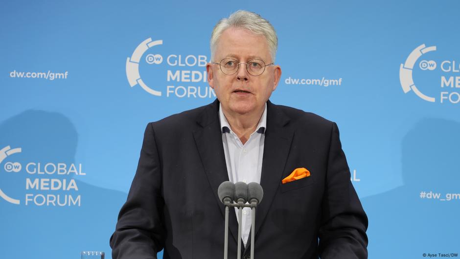 DW chief warns US media cuts open 'vacuum' for China, Russia – DW – 03/17/2025