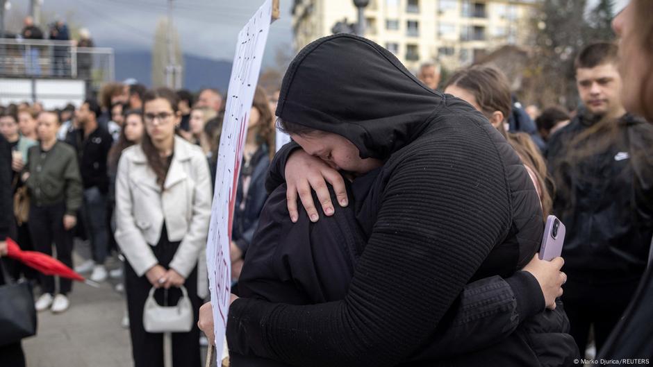 North Macedonia probes deadly nightclub blaze – DW – 03/17/2025