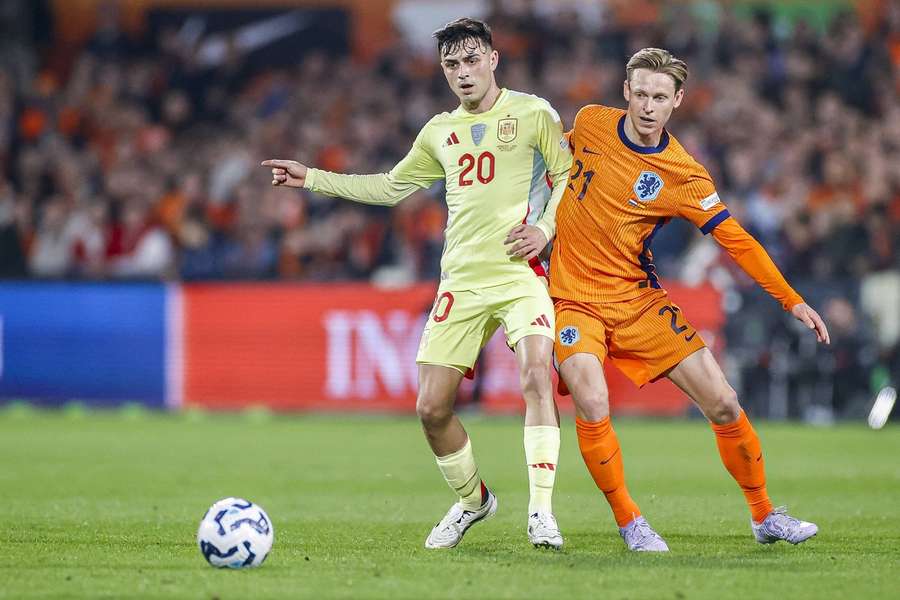 Frenkie de Jong battling with Barcelona teammate Pedri during the UEFA Nations League game between the Netherlands and Spain