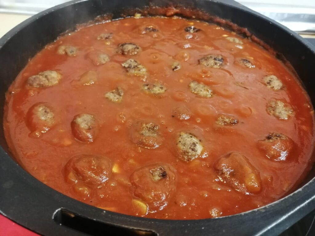 Albondigas in tomato sauce .. to spend the afternoon.
