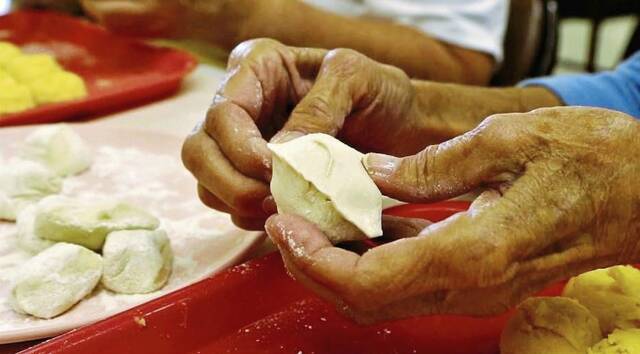 8283176_web1_Pierogi-Pincher