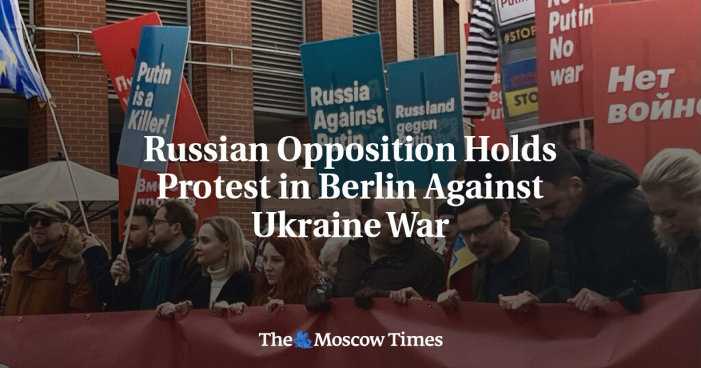 Russian Opposition Holds Protest in Berlin Against Ukraine War