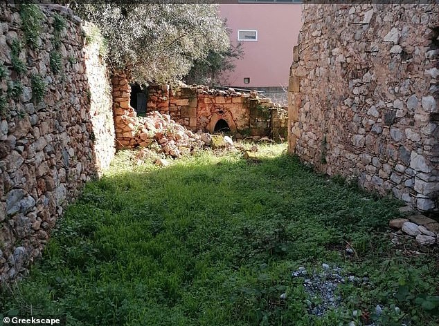 Potential: The garden area is fully walled and still has the remains of an old bread oven in it