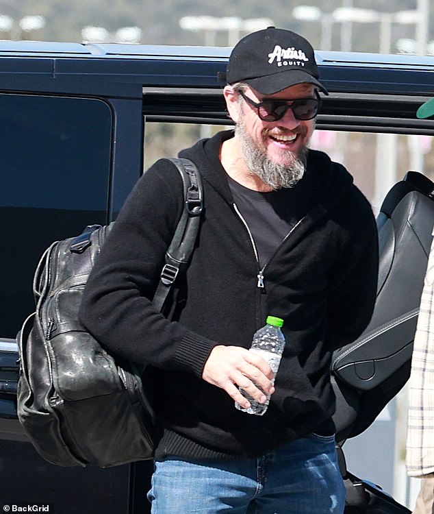 Attempting to keep a low-key figure, Matt rocked a pair of sunglasses and a black baseball cap