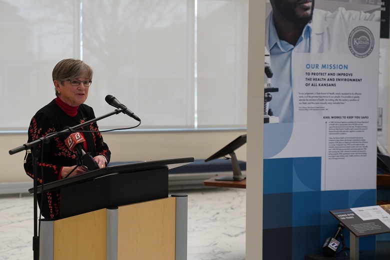 Kelly cuts ribbon at new Kansas Health and Environment Laboratories – Newstalk KZRG