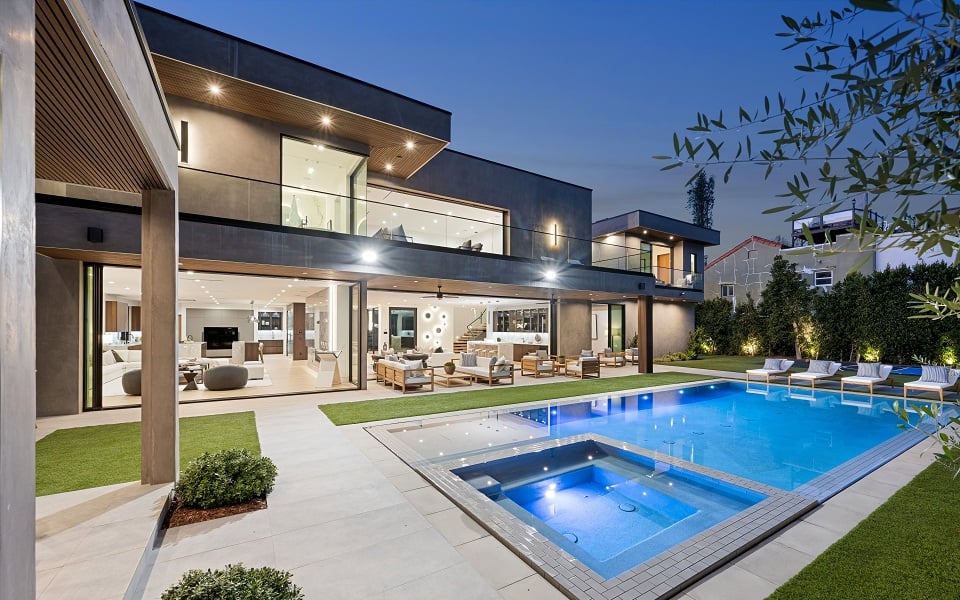 Millionaires choose Greece | eKathimerini.com Millionaires choose Greece | eKathimerini.com