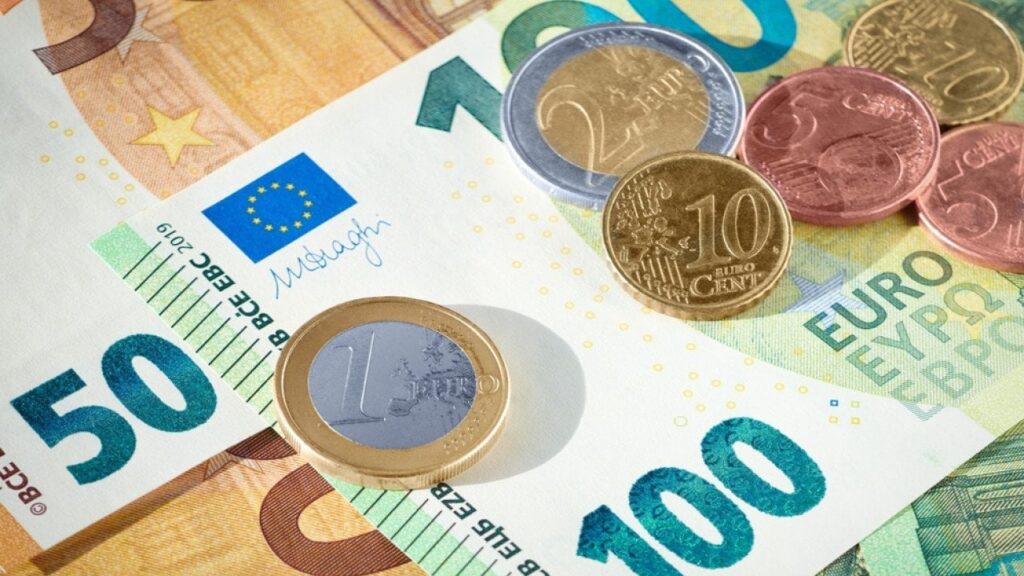Increasing the minimum wage brings… double tax - detailed examples