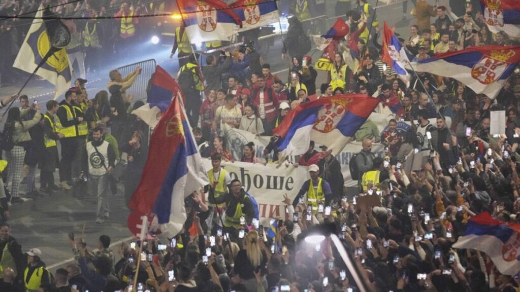 Tens of thousands protest in Belgrade against President Vucic's government | Euronews
