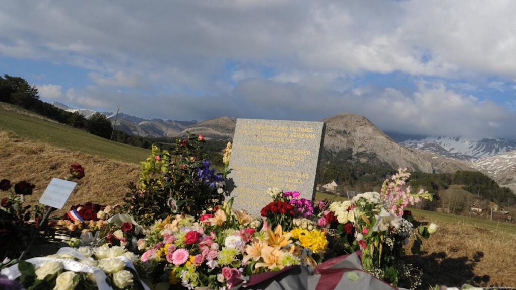 Germany, France mark 10th anniversary