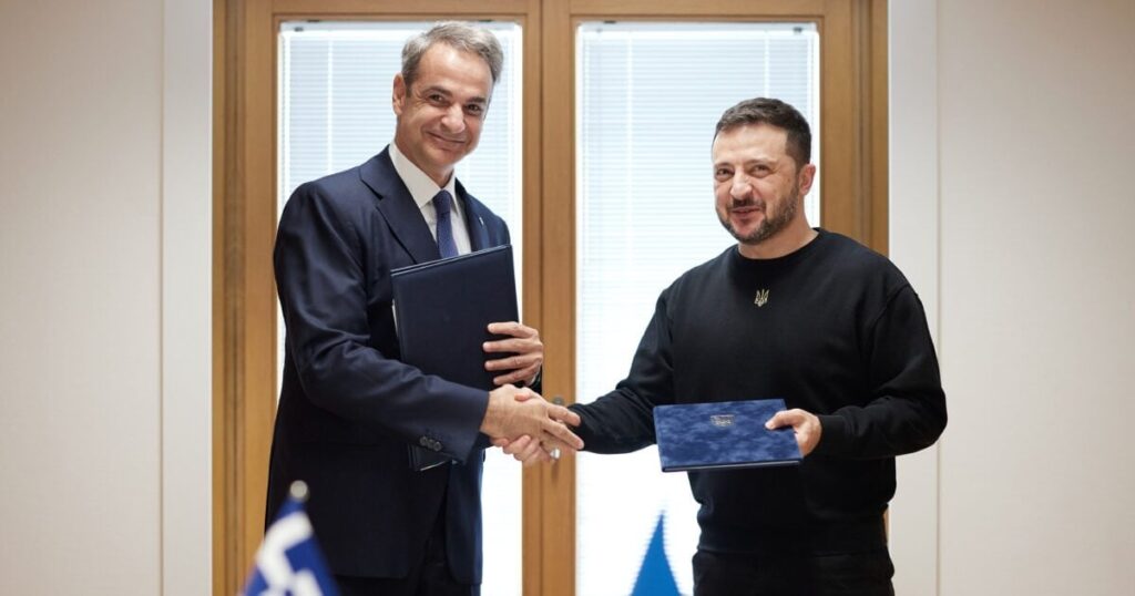 Mitsotakis in Zelenski: Greece will continue to support Ukraine