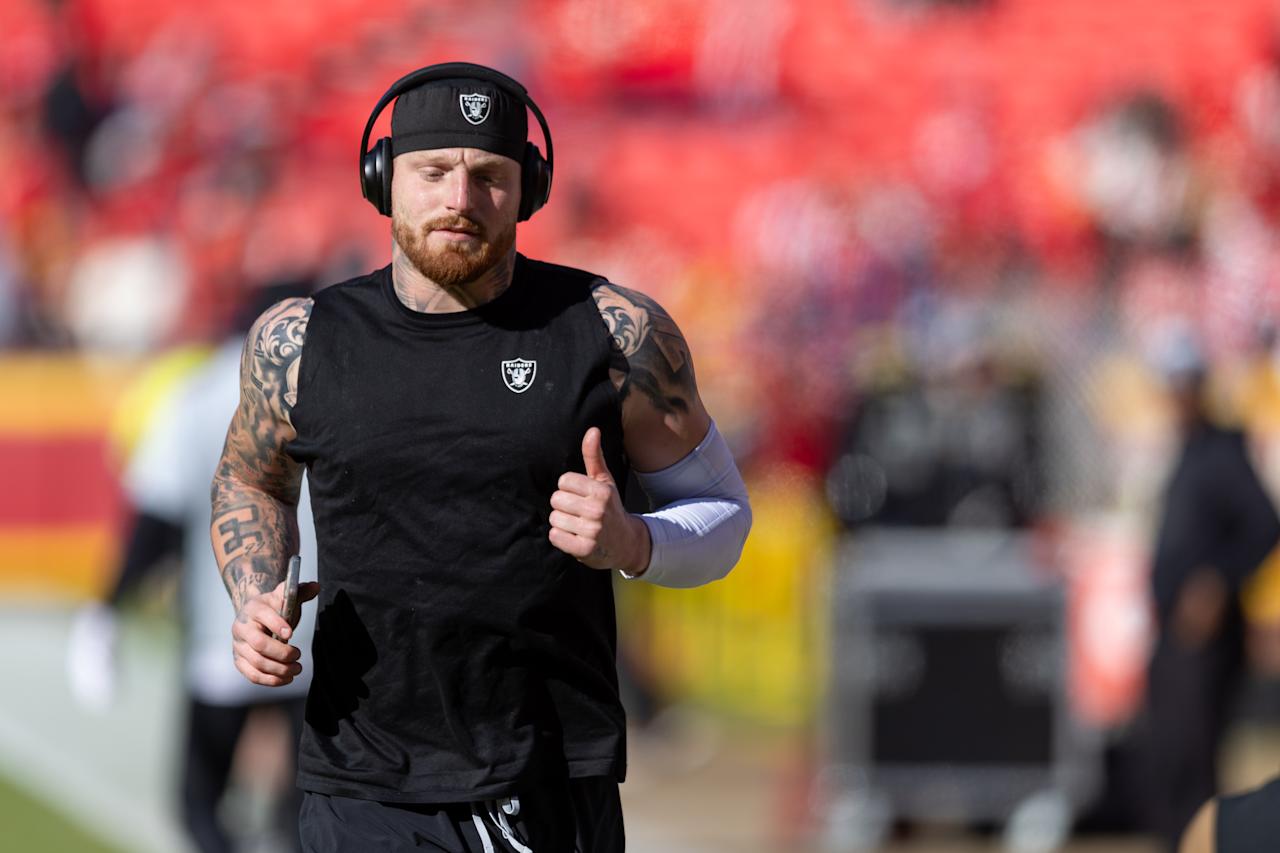 KANSAS CITY, MO - NOVEMBER 29: Las Vegas Raiders defensive end Maxx Crosby (98) warms up prior to the game against the Kansas City Chiefs on November 29th, 2024 at GEHA Field Arrowhead Stadium in Kansas City, Missouri. (Photo by William Purnell/Icon Sportswire via Getty Images)