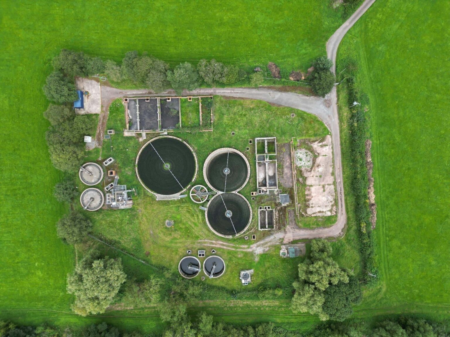 Scientists Just Found a Way to Turn Sewage into Protein and Green Hydrogen | This new method of converting sewage sludge cuts CO2 emissions by 99.5% compared to conventional methods.