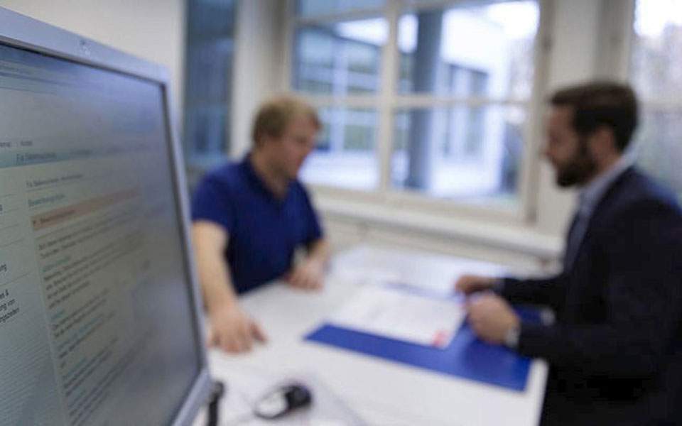 Greece among EU countries with the lowest hourly labor costs