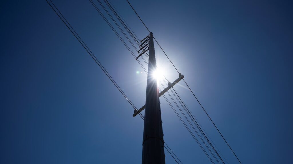 Austin power outages: Extreme winds causing issues as some outages continue Austin power outages: Extreme winds causing issues as some outages continue