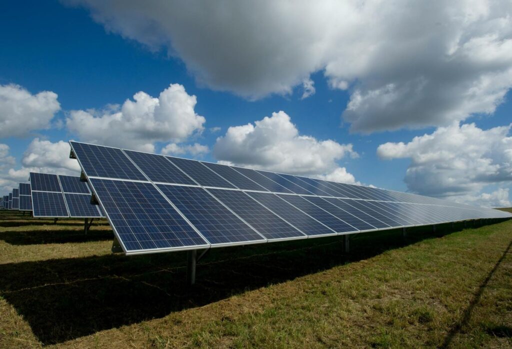 JLL To Acquire Javelin Capital, Expanding Clean Energy Services