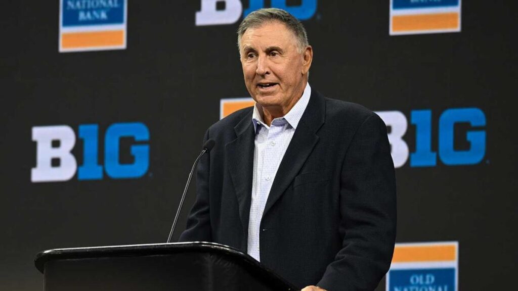 Gary Danielson sets retirement as CBS Sports college football analyst; Charles Davis to take over in 2026