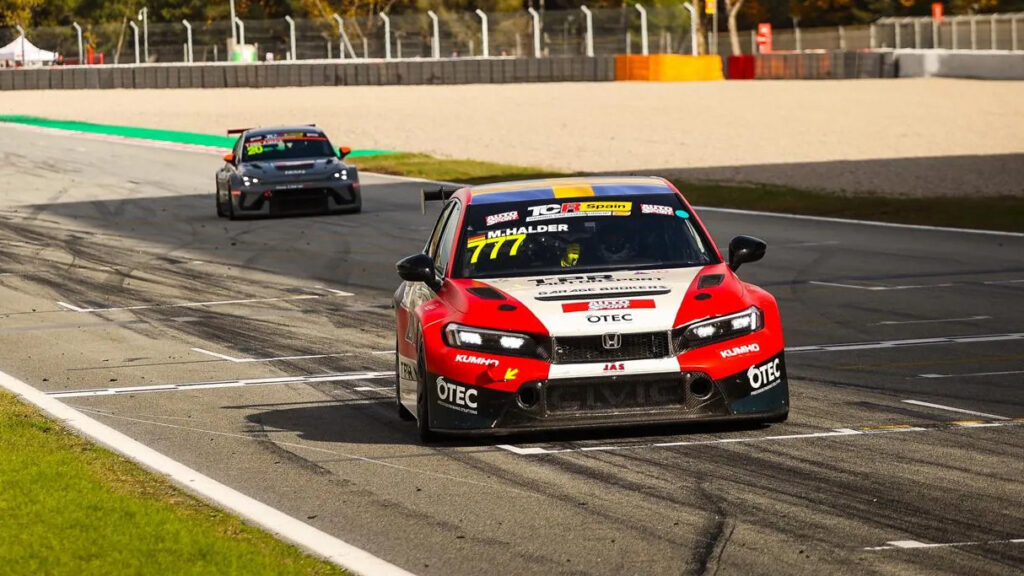 Mike Halder wins incident-packed TCR Spain opener in Barcelona – TouringCarTimes Mike Halder wins incident-packed TCR Spain opener in Barcelona – TouringCarTimes